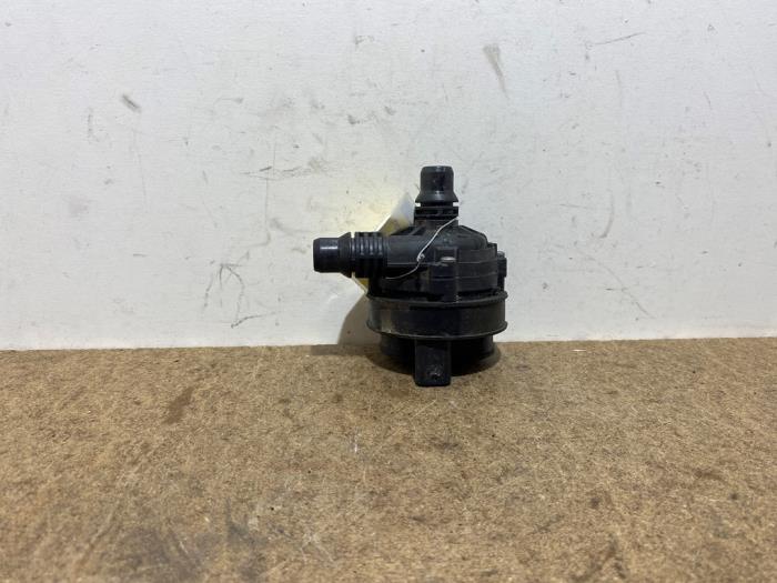 Pompe à eau Mercedes C-Klasse