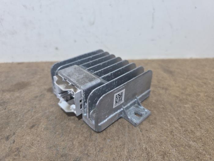 Radio versterker Mercedes C-Klasse