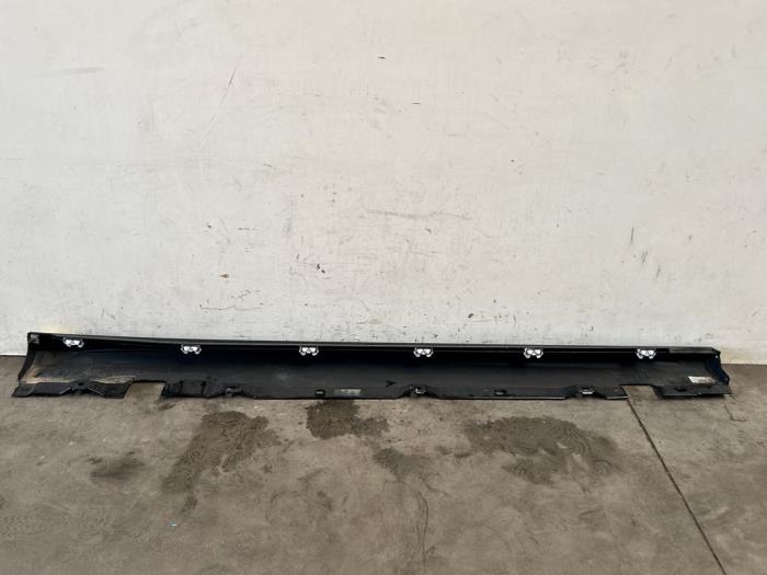 Dorpel links Mercedes CLA