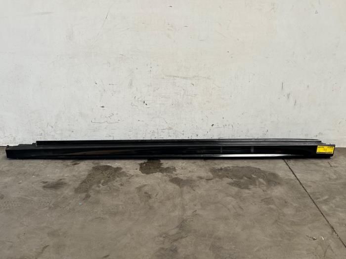 Dorpel links Mercedes CLA