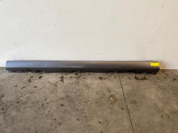 Dorpel links Mercedes CLA