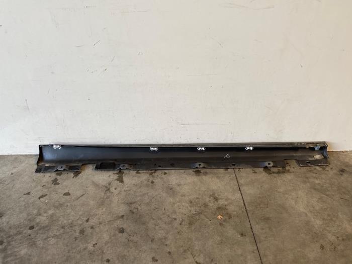Dorpel links Mercedes CLA