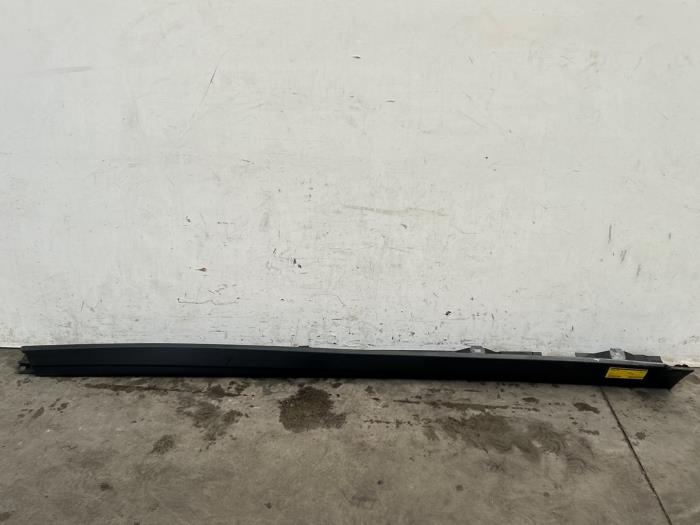 Dorpel links Mercedes GLA
