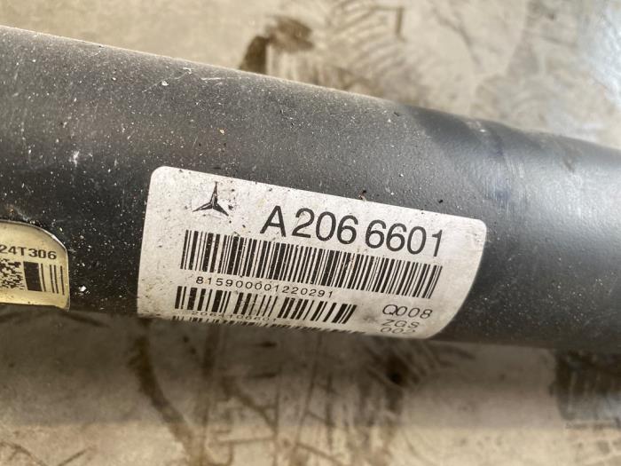 Tussenas van een Mercedes-Benz C Estate (S206) C-300 e 2.0 Turbo 2023