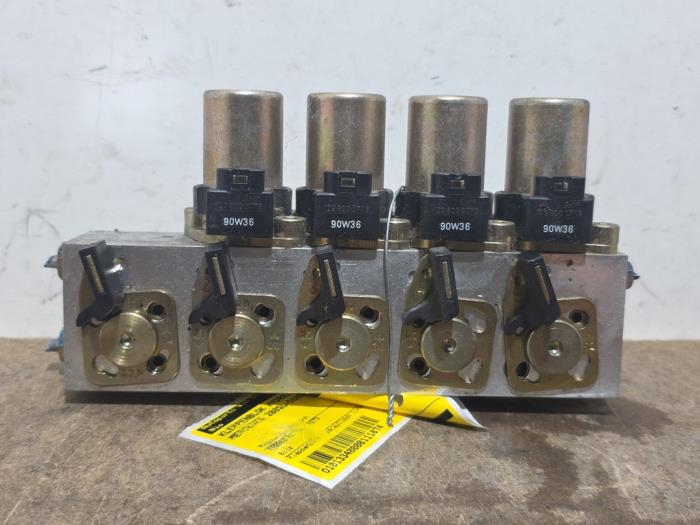 Hydraulic valve unit Mercedes 280SL-500SLC