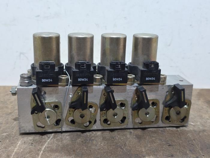 Hydraulic valve unit Mercedes 280SL-500SLC