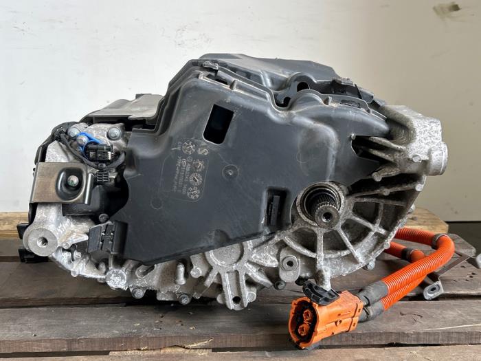 Elektromotor Elektro-Auto Mercedes EQC
