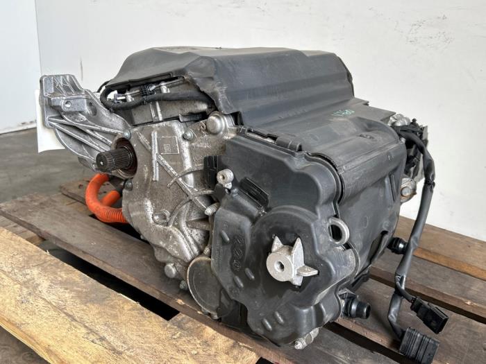 Elektromotor Elektro-Auto Mercedes EQC