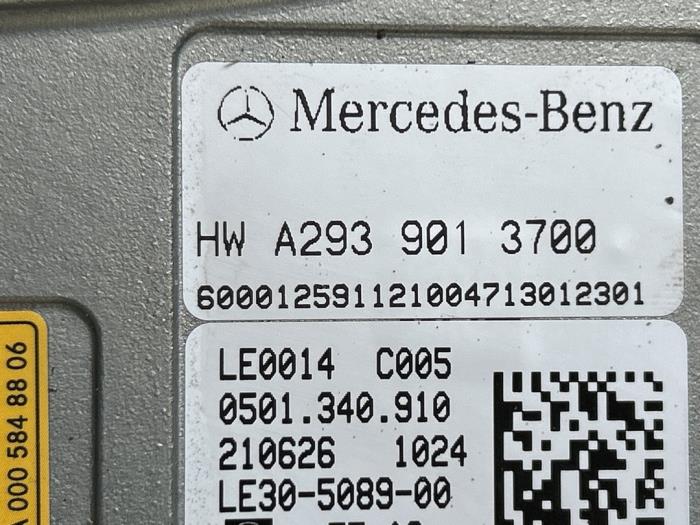 Elektromotor Elektro-Auto Mercedes EQC