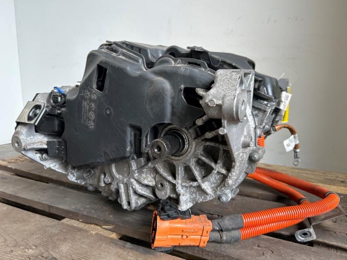 Elektromotor Elektro-Auto Mercedes EQC