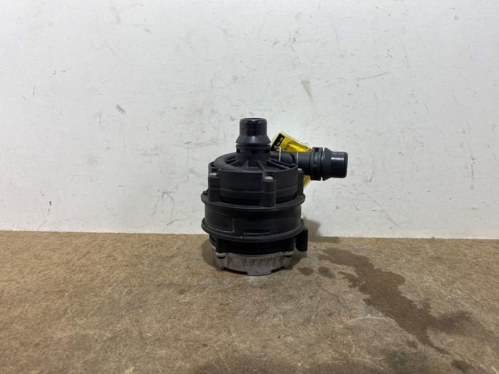 Pompe à eau Mercedes EQA