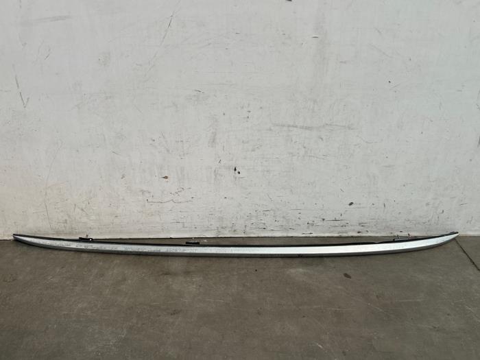 Dakrail rechts Mercedes GLA