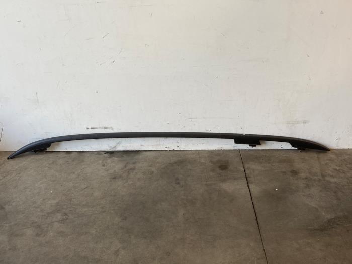 Dakrail links Mercedes EQB