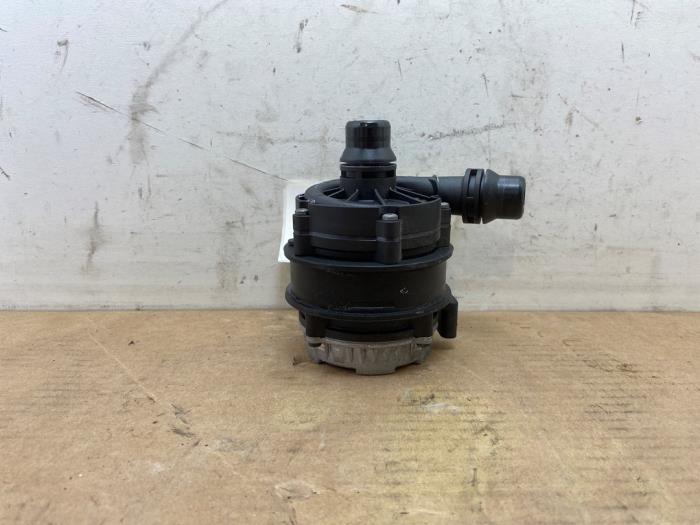 Waterpomp Mercedes EQB