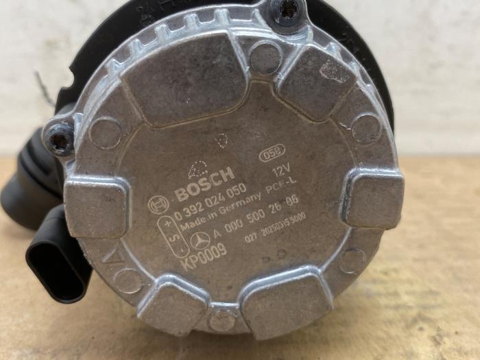 Water pump Mercedes EQB