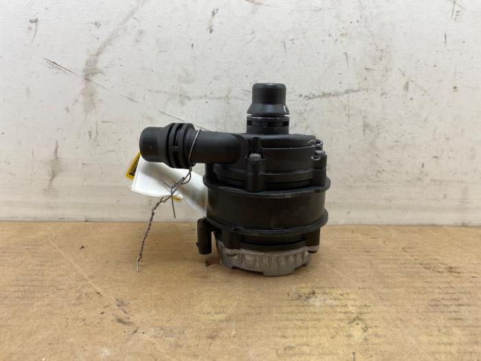 Extra waterpomp Mercedes EQB