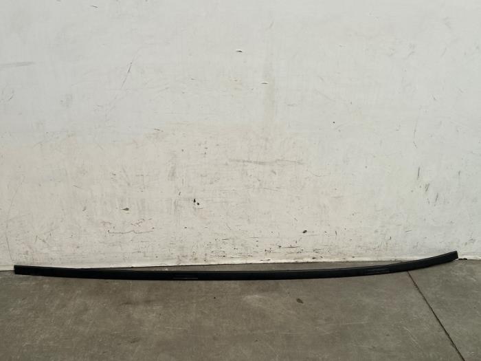 Dachreling links Mercedes CLA