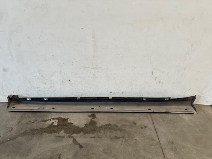 Sill, right Mercedes B-Klasse