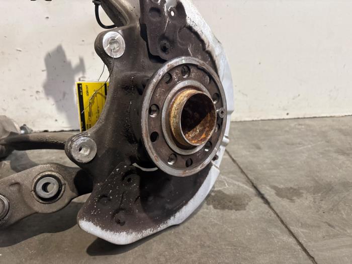Knuckle, front right Mercedes C-Klasse