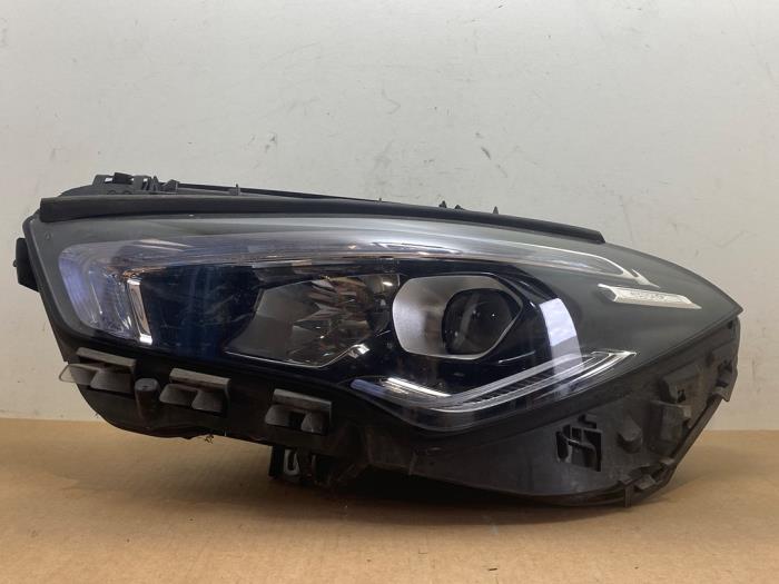 Koplamp links Mercedes CLA