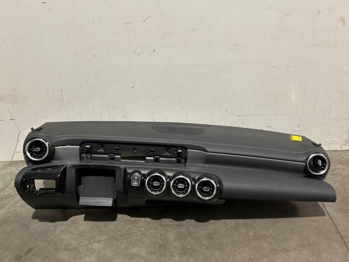 Panel Mercedes CLA