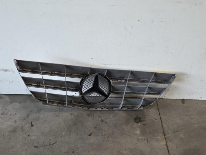 Grill Mercedes B-Klasse