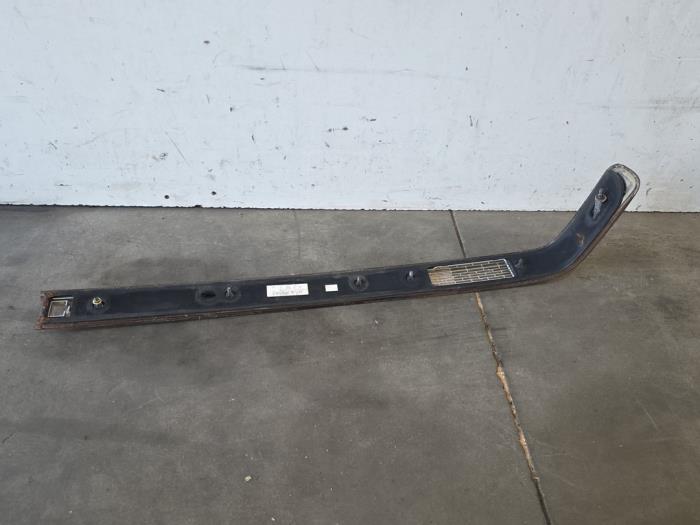 Achterlichtrand links Mercedes 260SE-600SEL