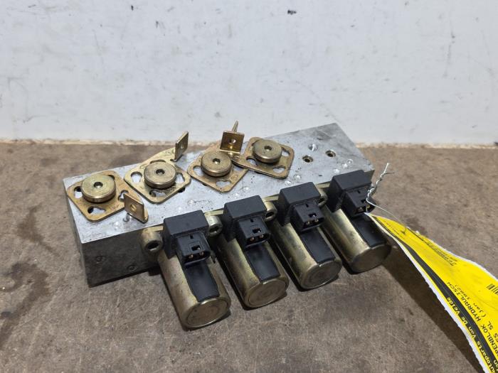 Hydraulic valve unit Mercedes SL
