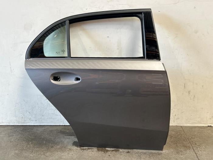 Puerta de 4 puertas derecha detrás Mercedes A-Klasse