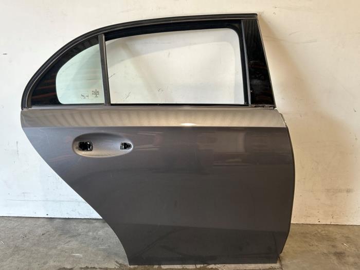 Puerta de 4 puertas derecha detrás Mercedes A-Klasse