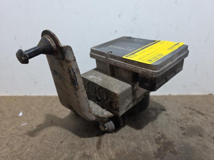 Gebruikte ABS Pomp Mercedes ML I (163) 2.7 270 CDI 20V Prijs op aanvraag aangeboden door Autoparts Van De Velde