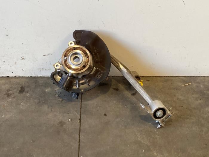 Fusee rechts-voor Mercedes B-Klasse