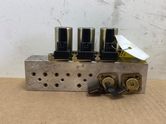 Hydraulic valve unit Mercedes SL