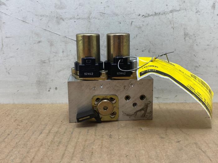 Hydraulic valve unit Mercedes SL