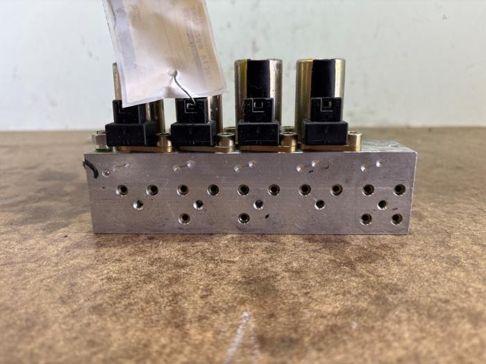 Hydraulic valve unit Mercedes SL
