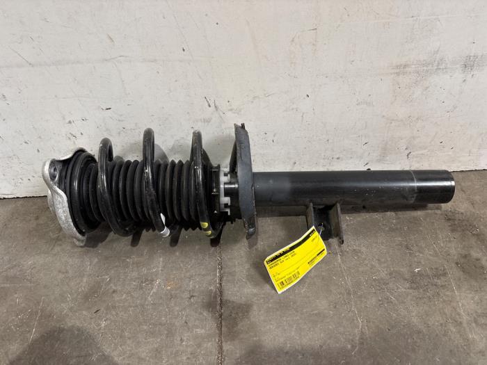 Fronts shock absorber, left Mercedes GLA