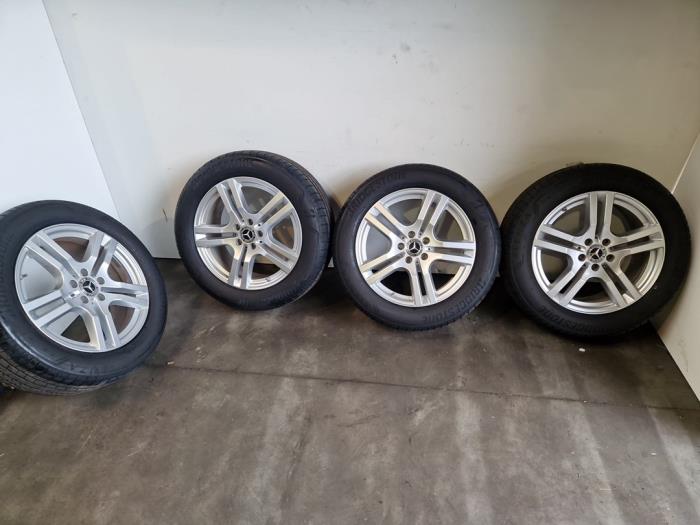Zestaw felg sportowych + opony Mercedes GLA