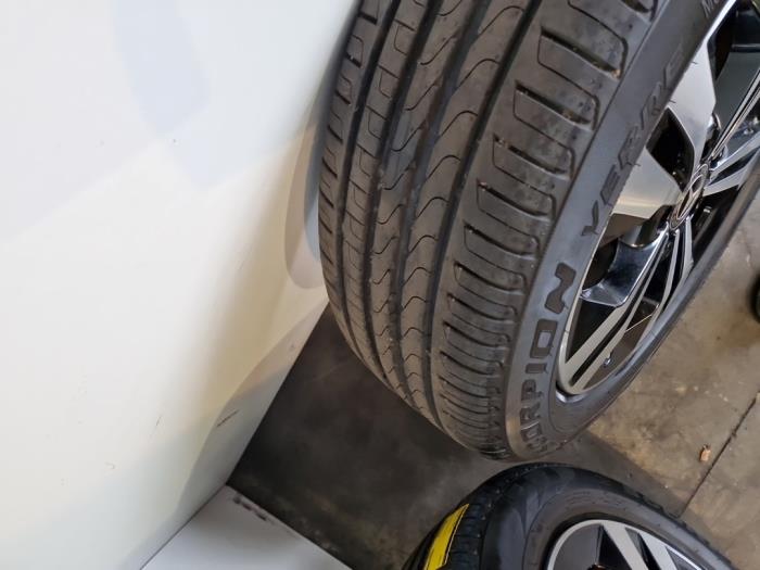 Zestaw felg sportowych + opony Mercedes GLA
