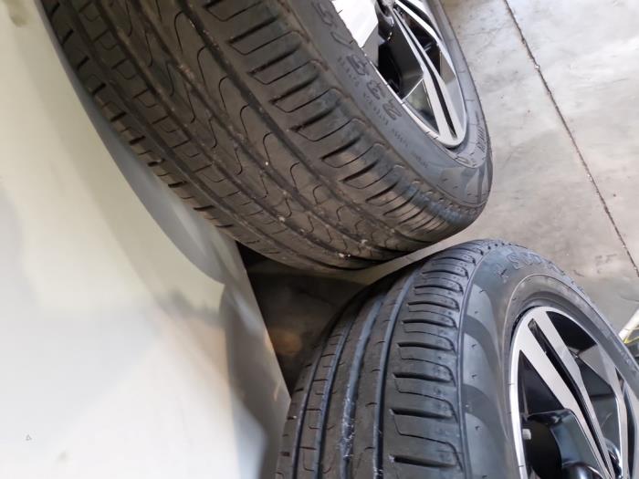 Zestaw felg sportowych + opony Mercedes GLA