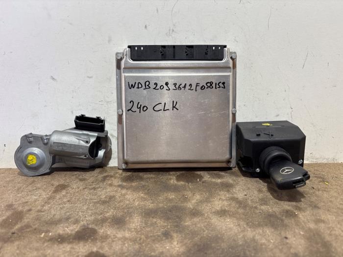 Gebruikte Kontaktslot + computer Mercedes CLK (C209) 2.2 220 CDI 16V Prijs op aanvraag aangeboden door Autoparts Van De Velde