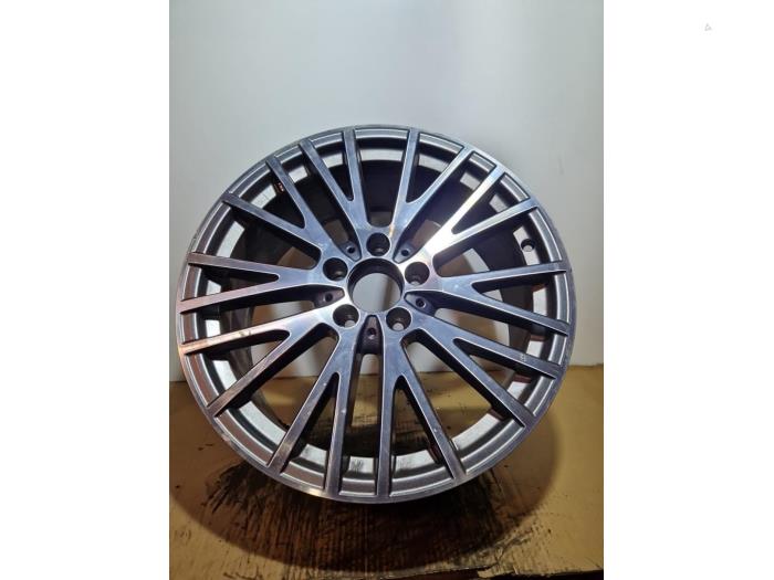 Llanta Mercedes CLA