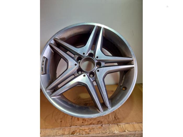 Llanta Mercedes CLA
