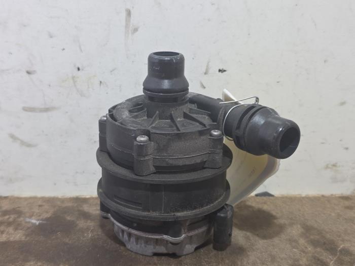 Water pump Mercedes Vito