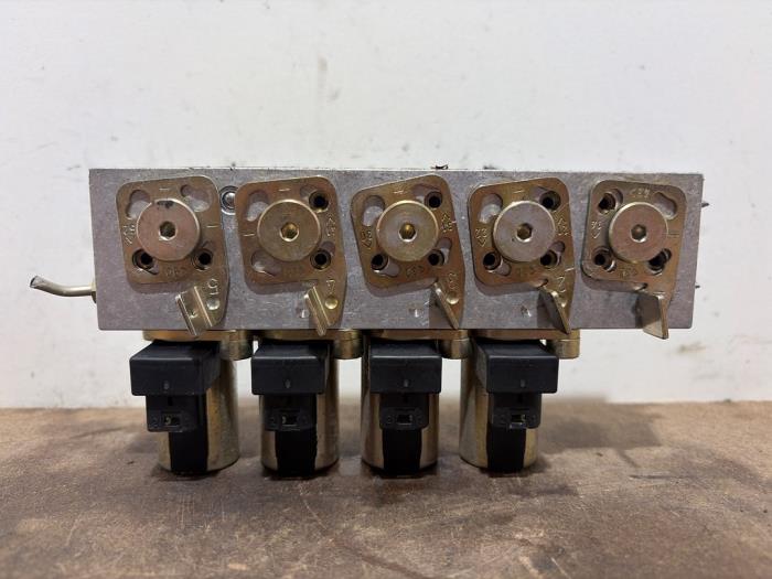 Hydraulic valve unit Mercedes SL