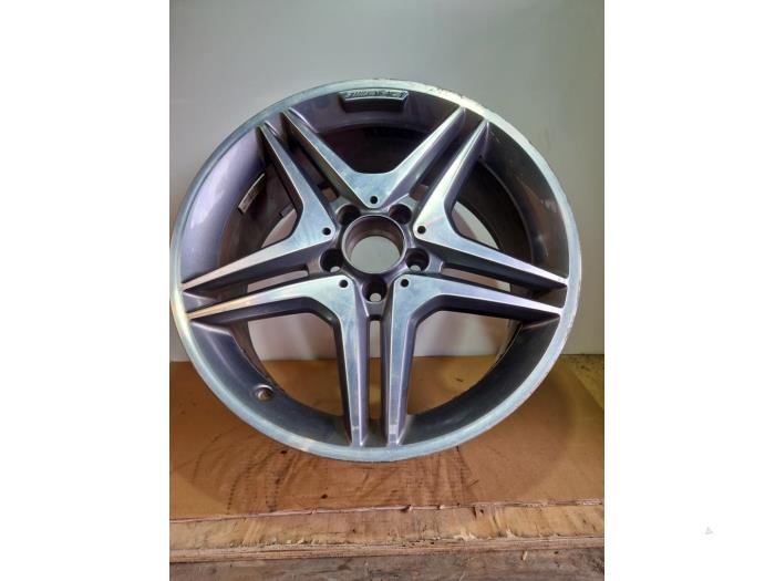 Llanta Mercedes CLA