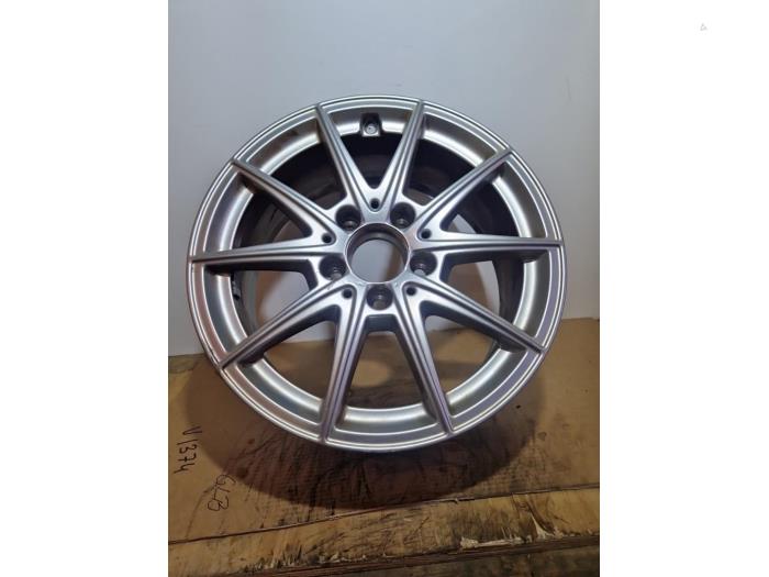 Llanta Mercedes CLA