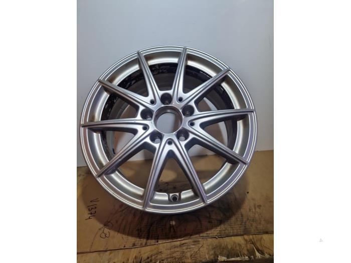 Llanta Mercedes CLA