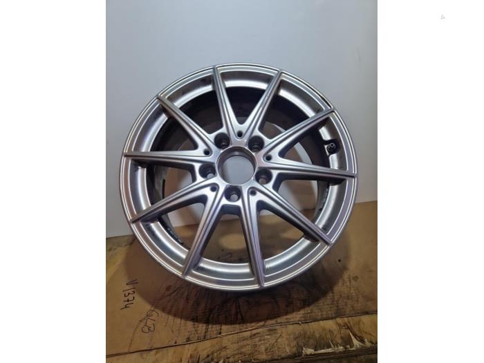 Llanta Mercedes CLA