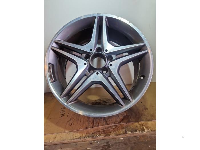 Llanta Mercedes CLA