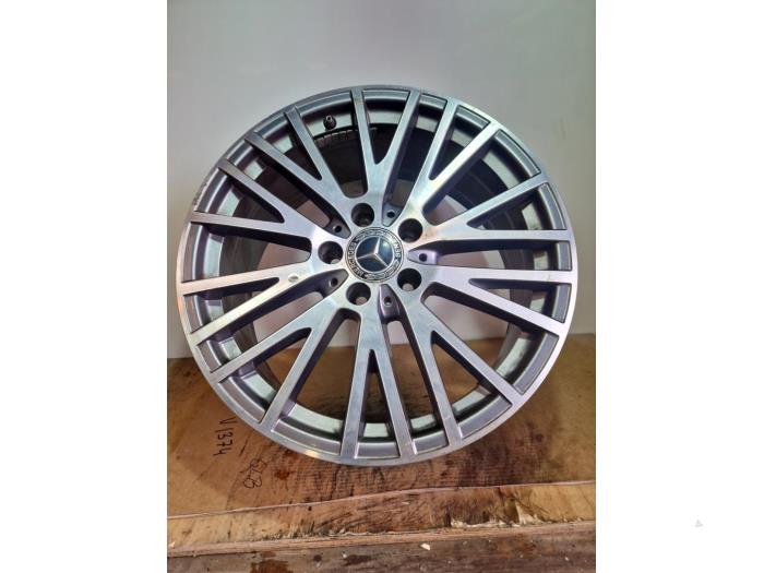 Llanta Mercedes CLA